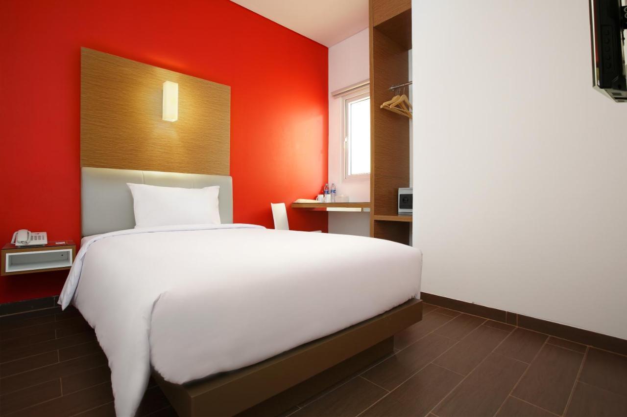 Amaris Hotel Seasons City Джакарта Экстерьер фото