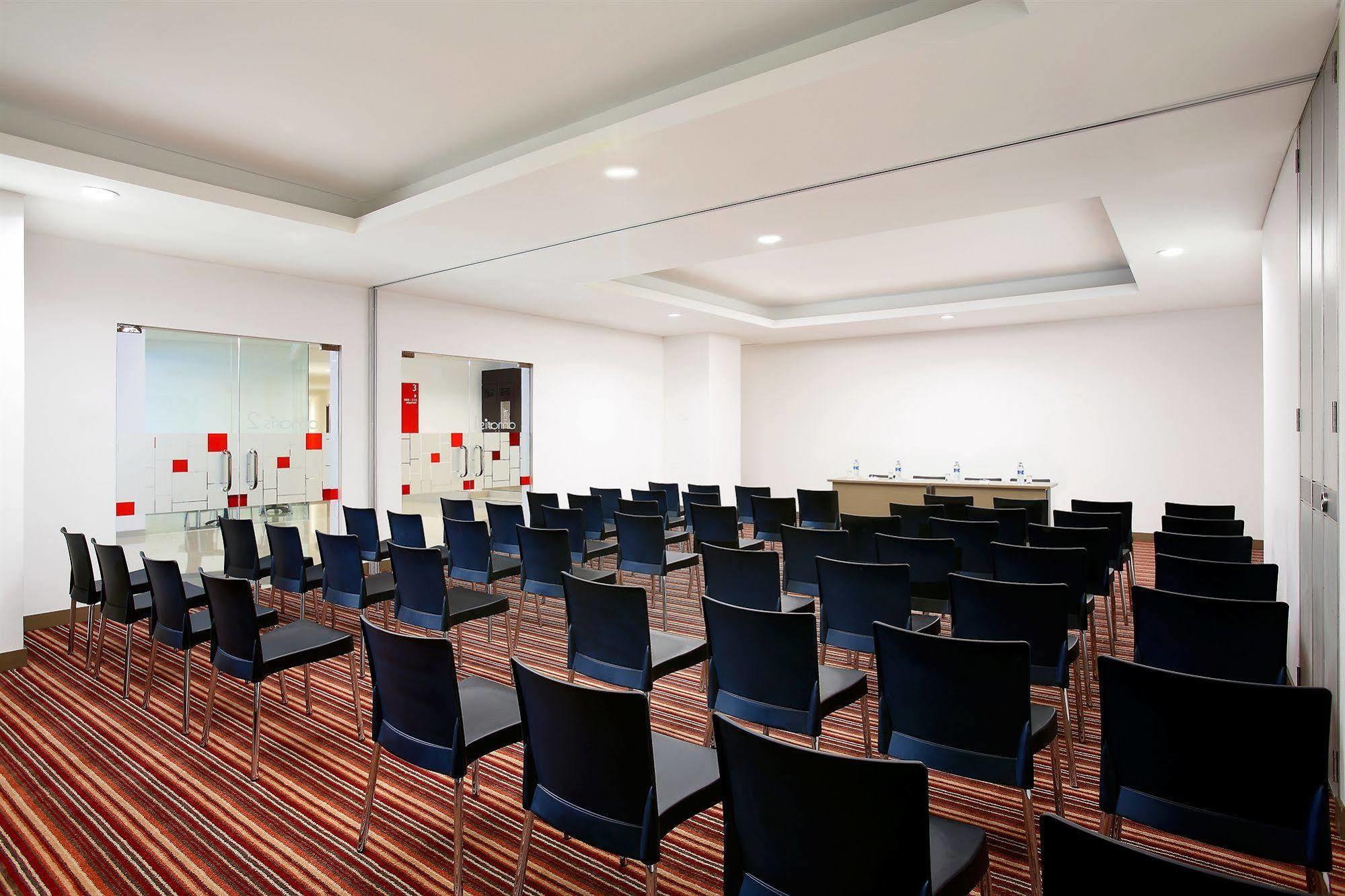 Amaris Hotel Seasons City Джакарта Экстерьер фото
